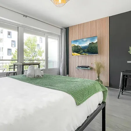 Homey Garden - Parking Gratuit, Balcon, Proche Tram, Netflix