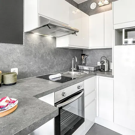 Homey Garden - Parking Gratuit, Balcon, Proche Tram, Netflix Apartment