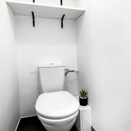 Homey Garden - Parking Gratuit, Balcon, Proche Tram, Netflix * Ambilly