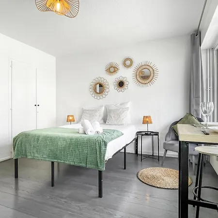 Homey Garden - Parking Gratuit, Balcon, Proche Tram, Netflix Apartment *