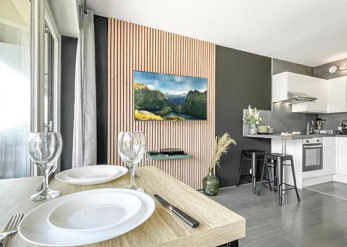 Apartament Homey Garden - Parking Gratuit, Balcon, Proche Tram, Netflix
