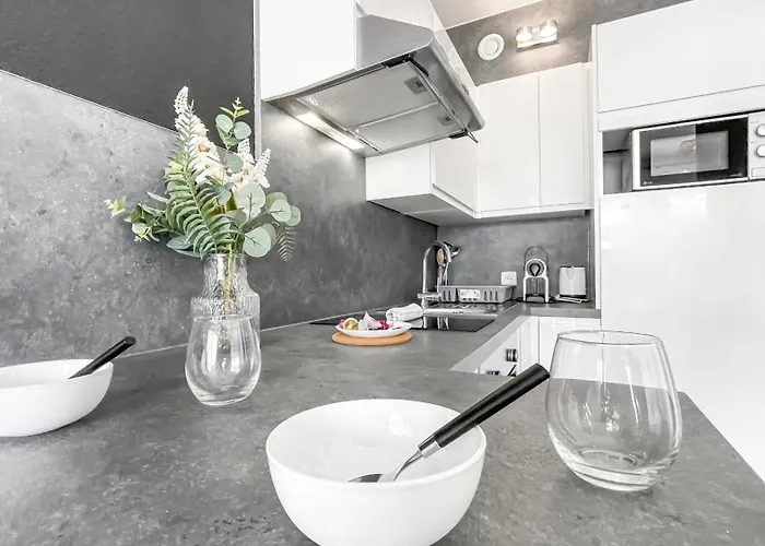 Homey Garden - Parking Gratuit, Balcon, Proche Tram, Netflix Ambilly