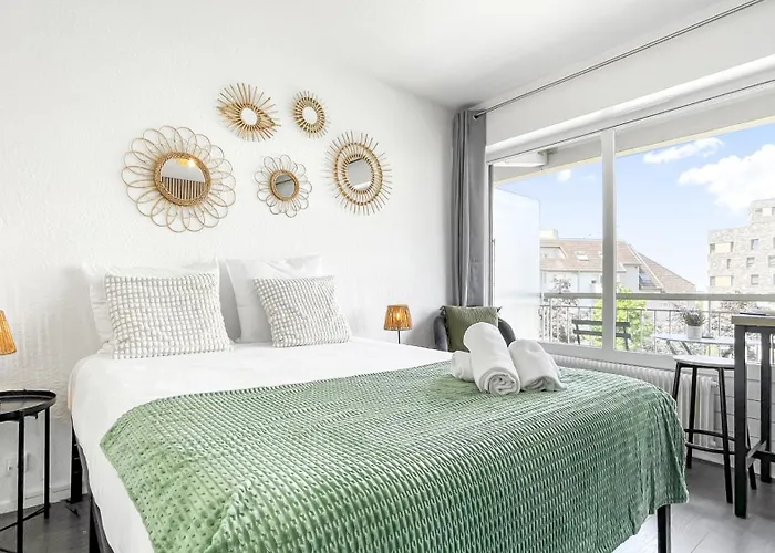 Apartament Homey Garden - Parking Gratuit, Balcon, Proche Tram, Netflix